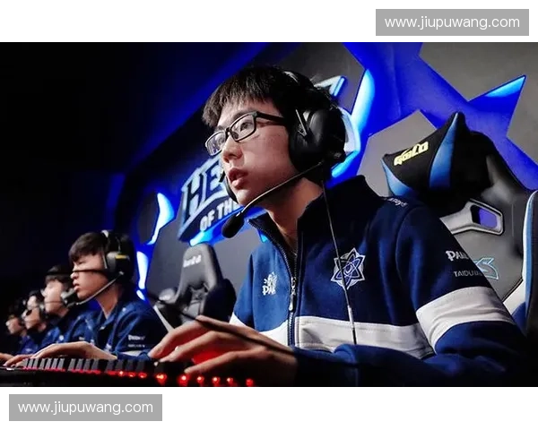 风暴英雄决赛精彩回顾：顶级战队激战正酣，谁能问鼎巅峰荣耀